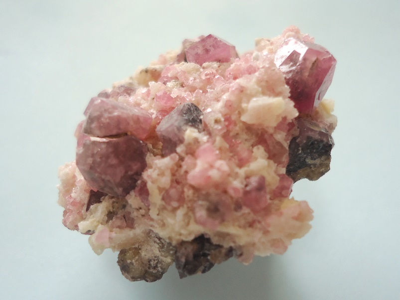 長野県和田峠 柘榴石 ガーネット 最大結晶12mm ダイヤ形d型面から