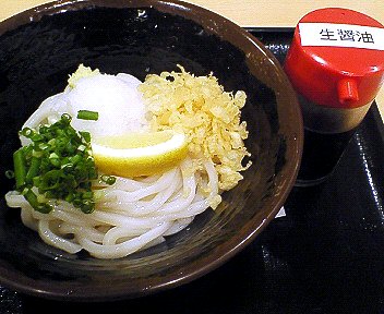 町田多摩境ミスターマックス：今なら100円のチャンス！「さぬき狸屋」の「生醤油うどん」！_c0014187_20333236.jpg