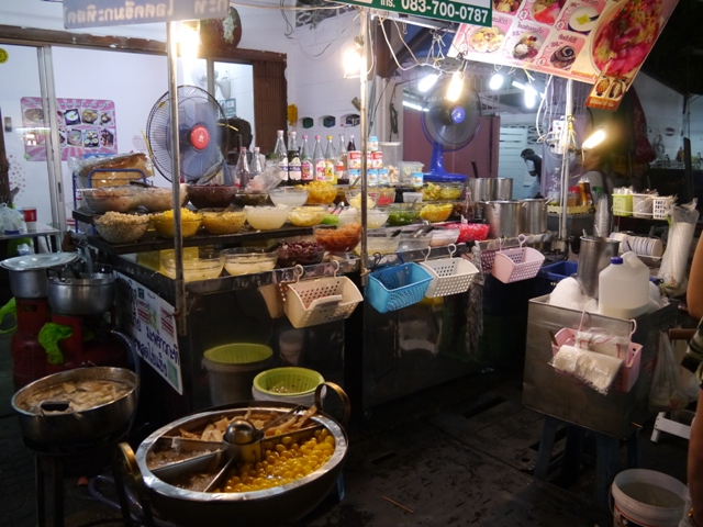 タイへ行く。③ ~トンロー駅の安ウマ屋台探訪~_f0232060_16151975.jpg
