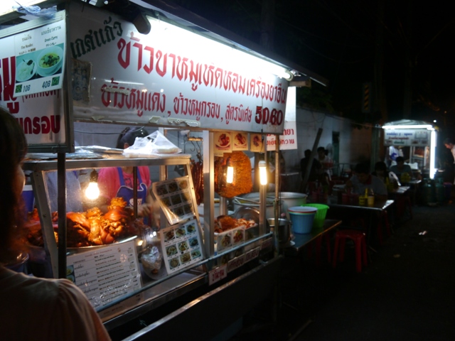 タイへ行く。③ ~トンロー駅の安ウマ屋台探訪~_f0232060_16185429.jpg