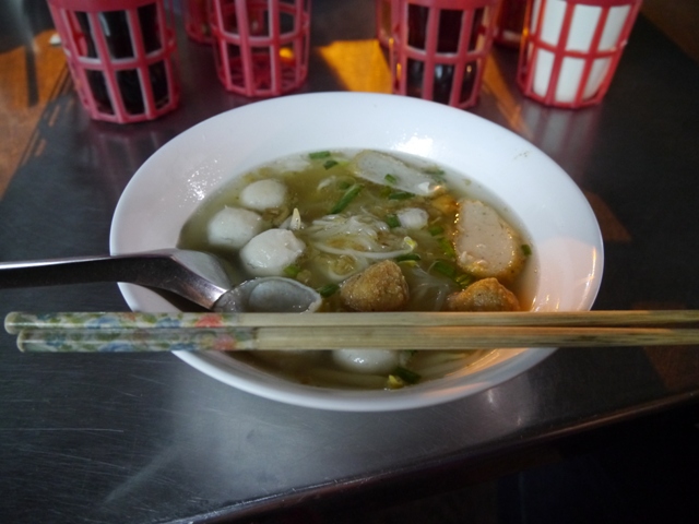 タイへ行く。③ ~トンロー駅の安ウマ屋台探訪~_f0232060_16242113.jpg