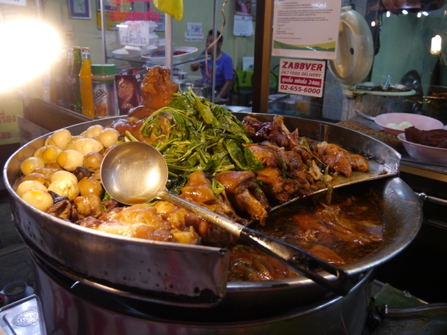 タイへ行く。③ ~トンロー駅の安ウマ屋台探訪~_f0232060_162709.jpg