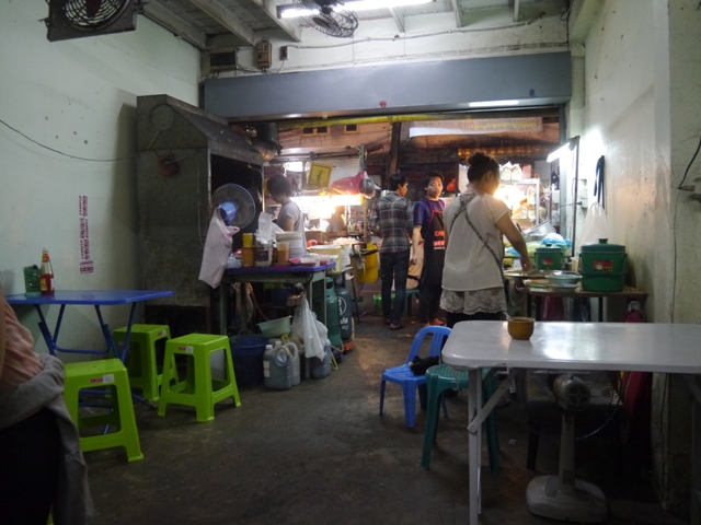 タイへ行く。③ ~トンロー駅の安ウマ屋台探訪~_f0232060_16311669.jpg