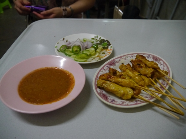 タイへ行く。③ ~トンロー駅の安ウマ屋台探訪~_f0232060_16321154.jpg