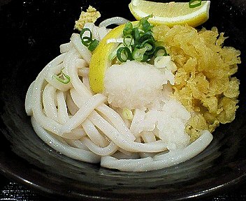 町田多摩境ミスターマックス：今なら100円のチャンス！「さぬき狸屋」の「生醤油うどん」！_c0014187_2245420.jpg