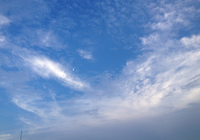 夏の空（空と月と雲と）_e0278631_2356074.jpg
