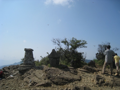 夏山で思いっきり汗をかきたい②　祖母山（１７５６ｍ）_c0077338_7462757.jpg