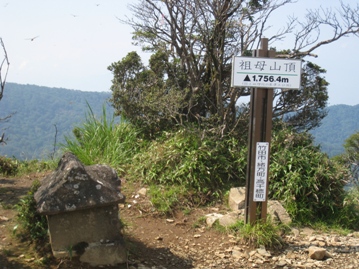 夏山で思いっきり汗をかきたい②　祖母山（１７５６ｍ）_c0077338_746417.jpg