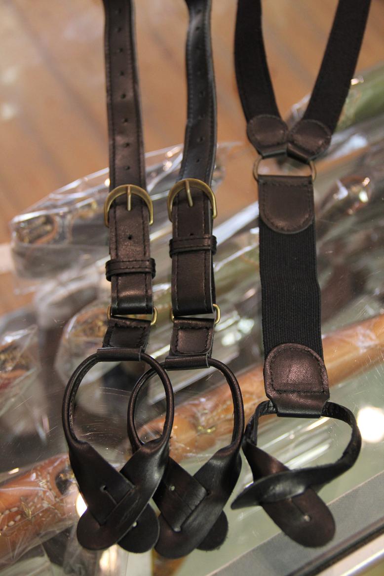 E013103　ジャンゴアトゥール　サスペンダー LEATHER SUSPENDER Crocodile Textured Pattern brown