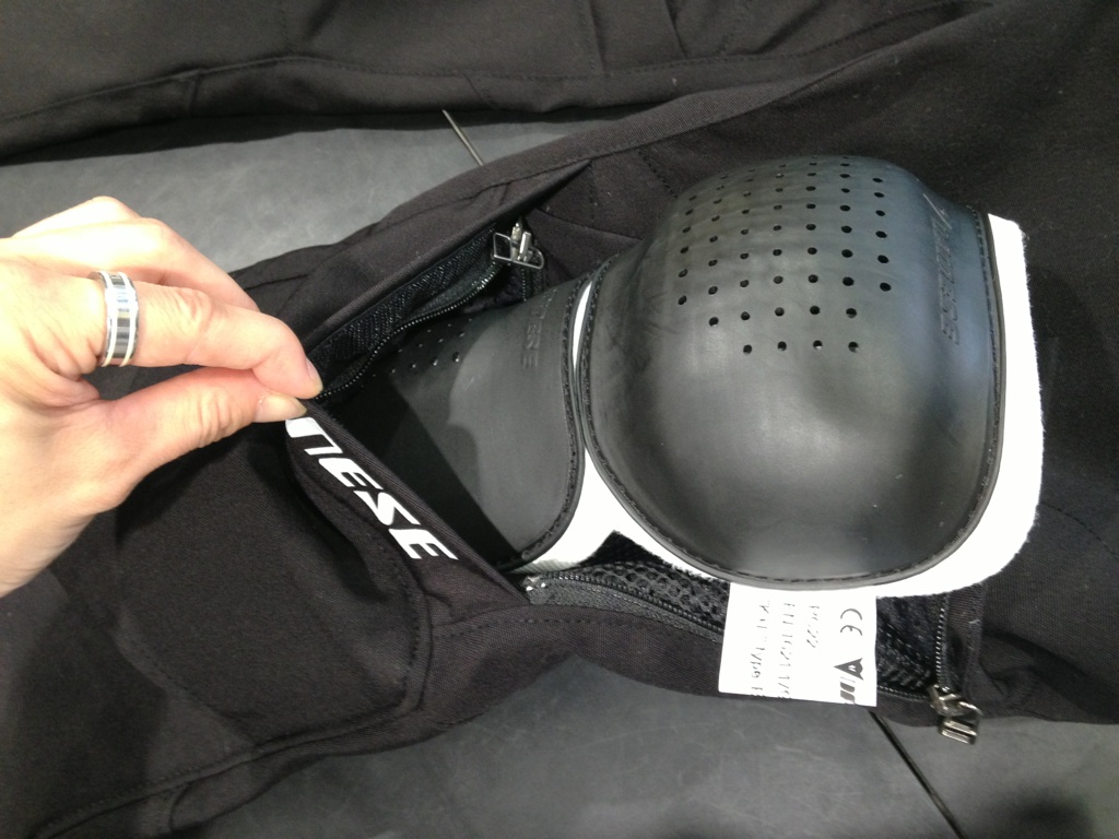 DAINESE 涼しいメッシュパンツ_d0330986_16531359.jpg