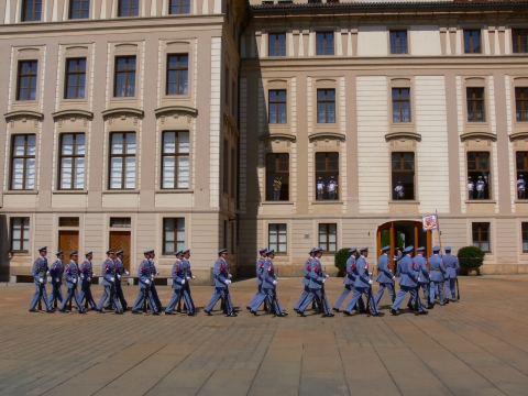 中欧家族旅行2012年08月－第十日目－チェコ・プラハ、プラハ城（X)、護衛隊交代式_c0153302_18185457.jpg