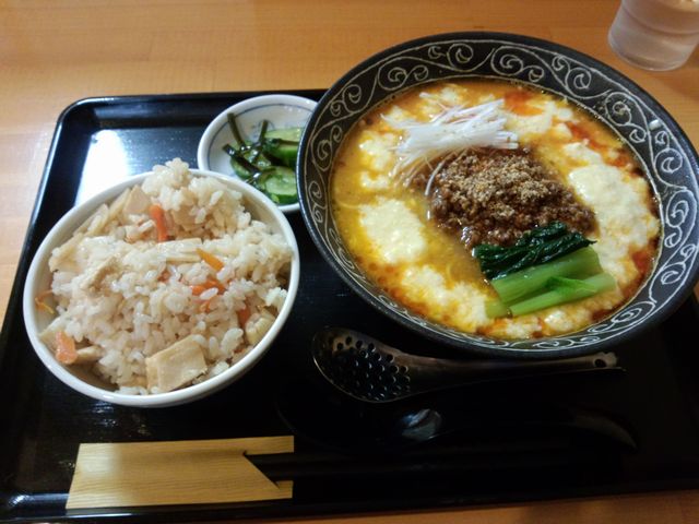 黄金の担々麺＋筍ご飯＠麺中夢中_a0117520_21245541.jpg