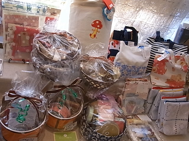 ふくろ・はこ展最終日。17時迄です。_d0322493_23463611.jpg