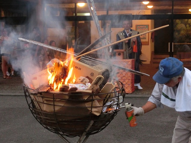 8月16日は「わきみず寺」(法雲寺)の灯篭流し_f0141310_7554430.jpg