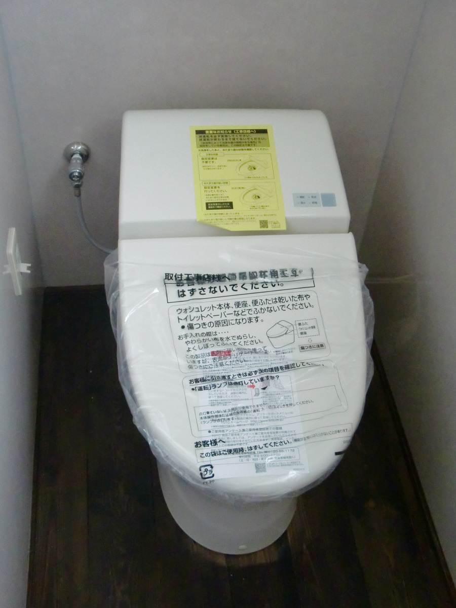 トイレリフォーム　～　便器取付_d0165368_974730.jpg