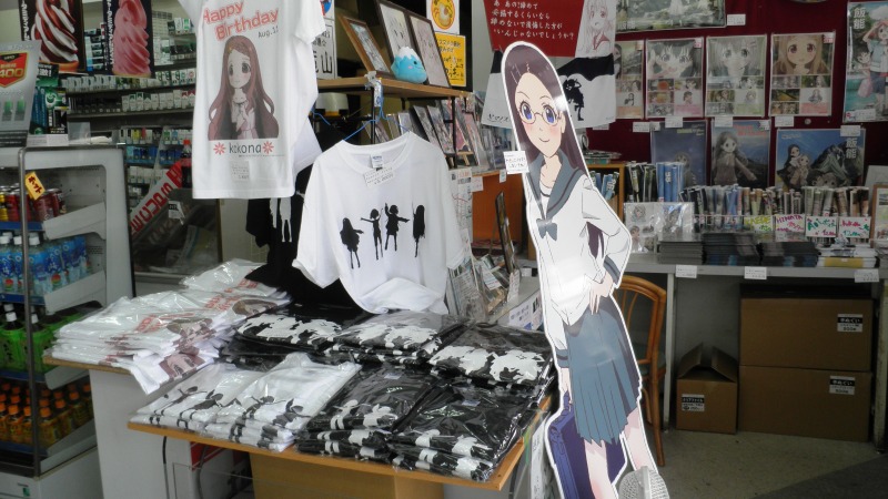 「ヤマノススメ」等身大POPが飯能市内に登場しました。(H250816確認)_e0304702_184208.jpg