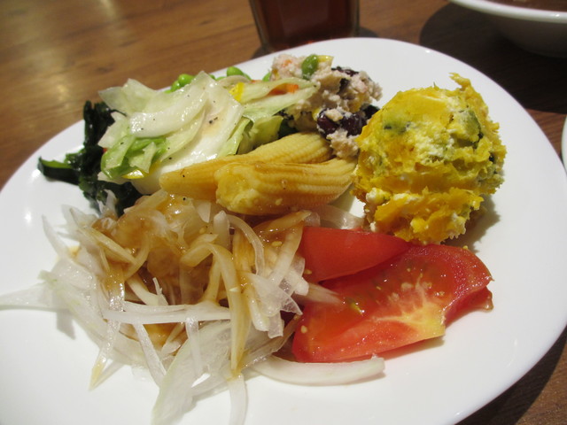 今日のランチは野菜攻め！@元気な食卓（新宿アイランドタワー）_c0212604_19544837.jpg