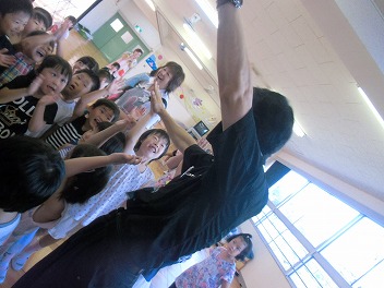 保育園でコマまわし☆第４弾_a0272042_20114013.jpg