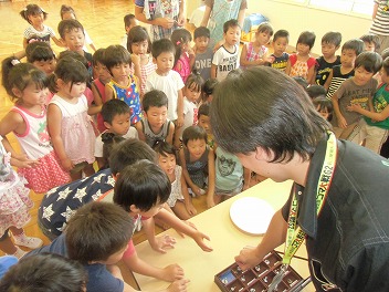 保育園でコマまわし☆第４弾_a0272042_2012294.jpg