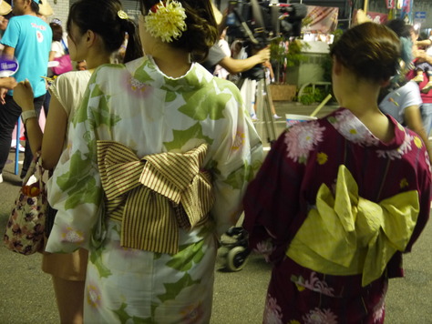 阿波踊りで見かけた素敵な帯結び 藍 の着物であるこう 阿波踊りで見かけた素敵な帯結び 藍 の着物であるこう