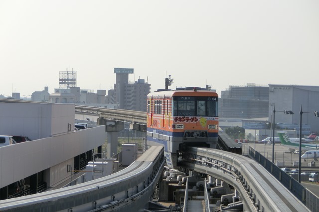 藤田八束・鉄道研究会、チキンラーメンの大阪モノレール、可愛い大阪モノレール、安倍総理・橋下代表へ報告_d0181492_032331.jpg