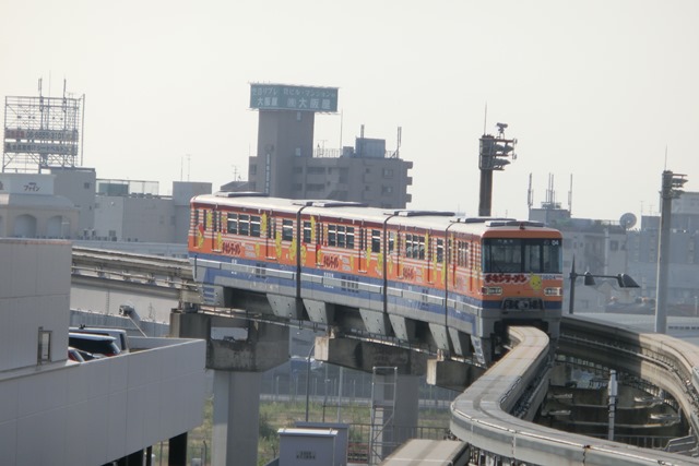 藤田八束・鉄道研究会、チキンラーメンの大阪モノレール、可愛い大阪モノレール、安倍総理・橋下代表へ報告_d0181492_034128.jpg