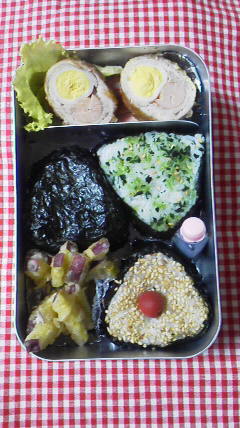 おにぎりとウズラ卵とウインナーの肉サンド弁当_c0256667_206154.jpg