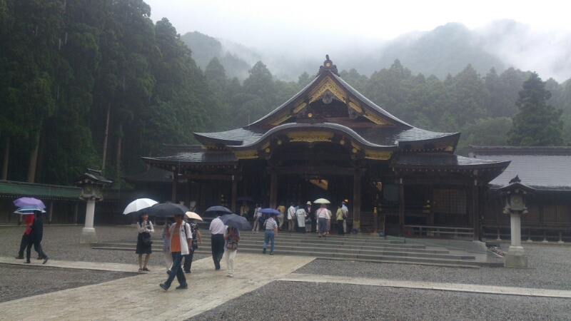 カニづくし会席膳／雨の弥彦神社_d0182179_18295777.jpg