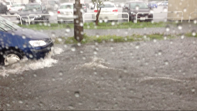 昨日の雨で冠水した羊ヶ丘通り 皆さんお気を付け下さい_b0127002_13351630.png