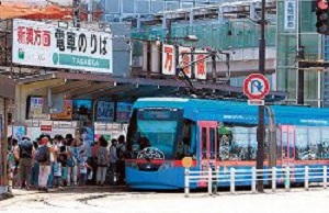 ドラえもん電車人気 万葉線 夏休みで長蛇の列 ピークの14日1300人 富山新聞h2504より 蜃気楼の如く ドラえもん電車人気 万葉線 夏休みで長蛇の列 ピークの14日1300人 富山新聞h2504より 蜃気楼の如く