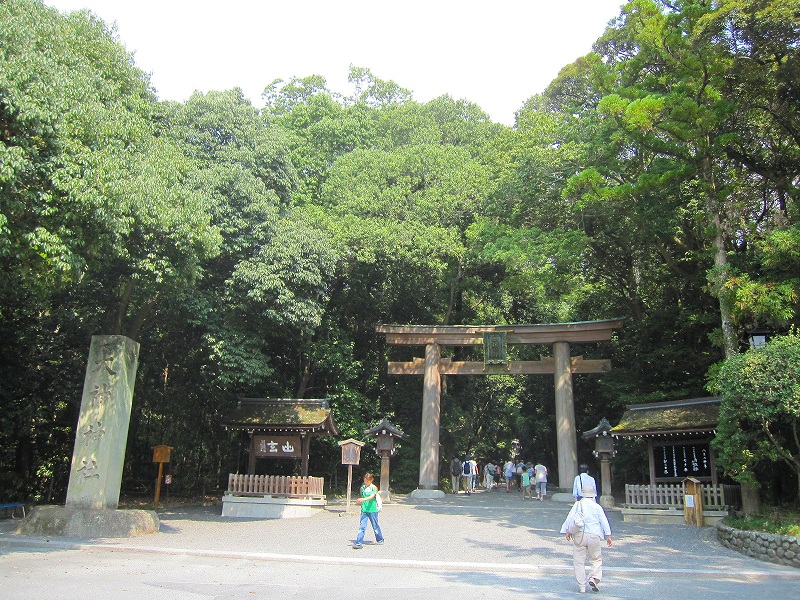 日本で一番古い神社の一つ『大神(おおみわ)神社』(奈良)20160822_e0237645_14152758.jpg