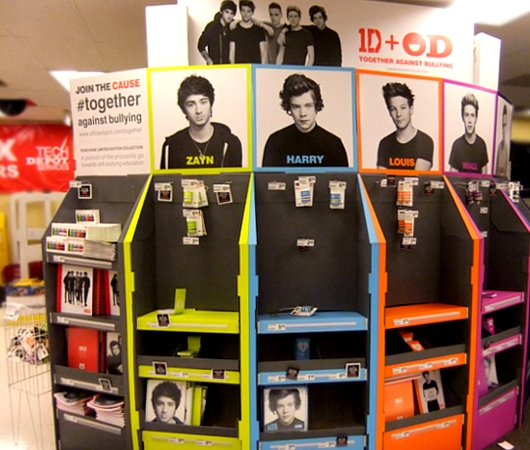 人気アイドルと事務用品チェーン店による反いじめキャンペーン 1D + OD Against Bullying #Together_b0007805_21502941.jpg