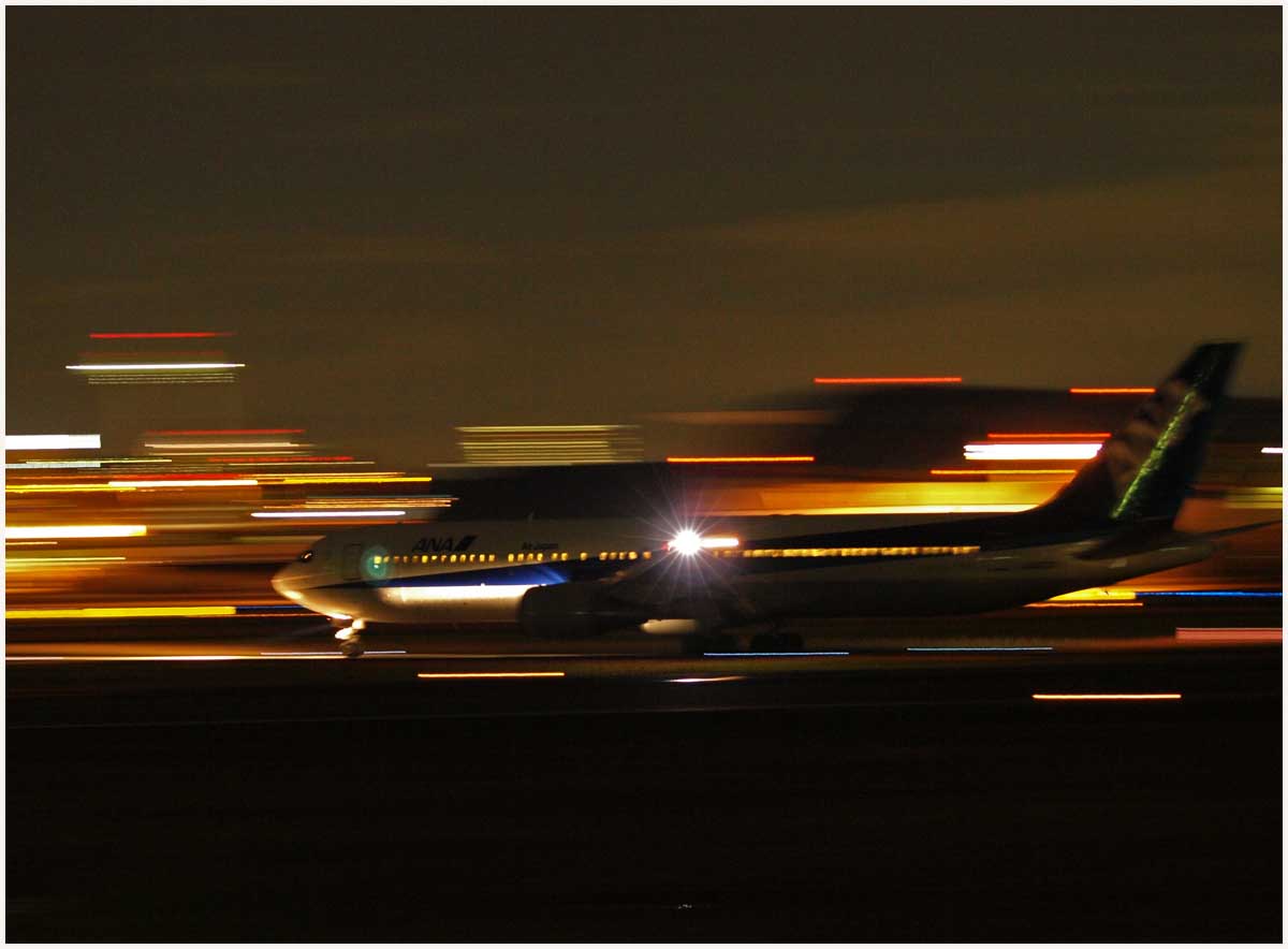 夜の大阪空港その３_e0022047_23572031.jpg