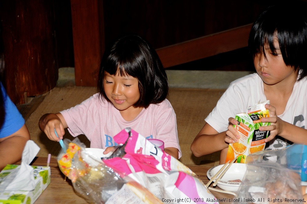 CREDIT summer camp for KIDS 2013　VOL5：キャンプDay2川遊び_b0065730_1264599.jpg