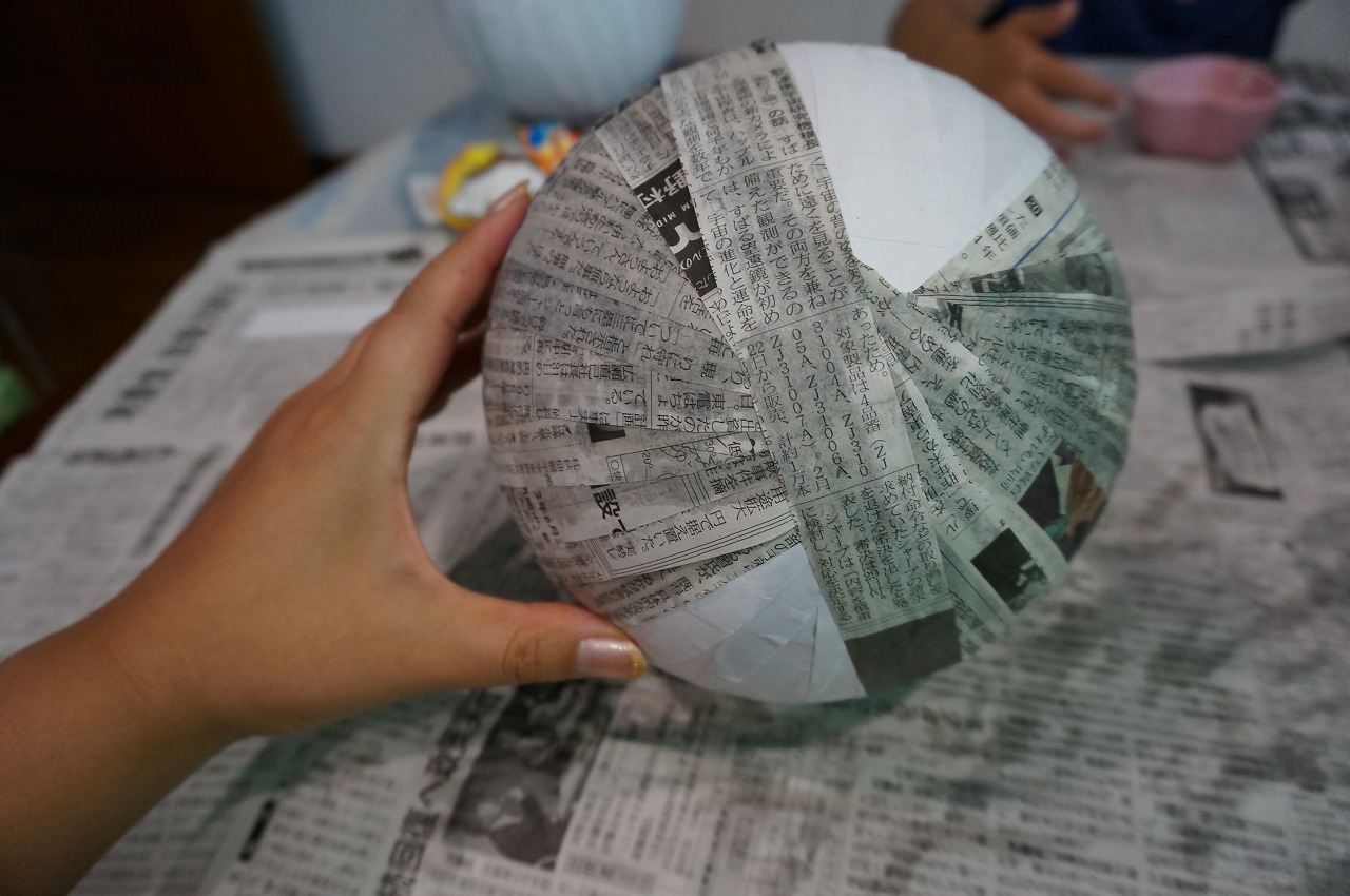 まだ間に合う!!　夏休みの工作アイデア　風船と新聞紙で気球を作ろう♪_c0289449_0282262.jpg