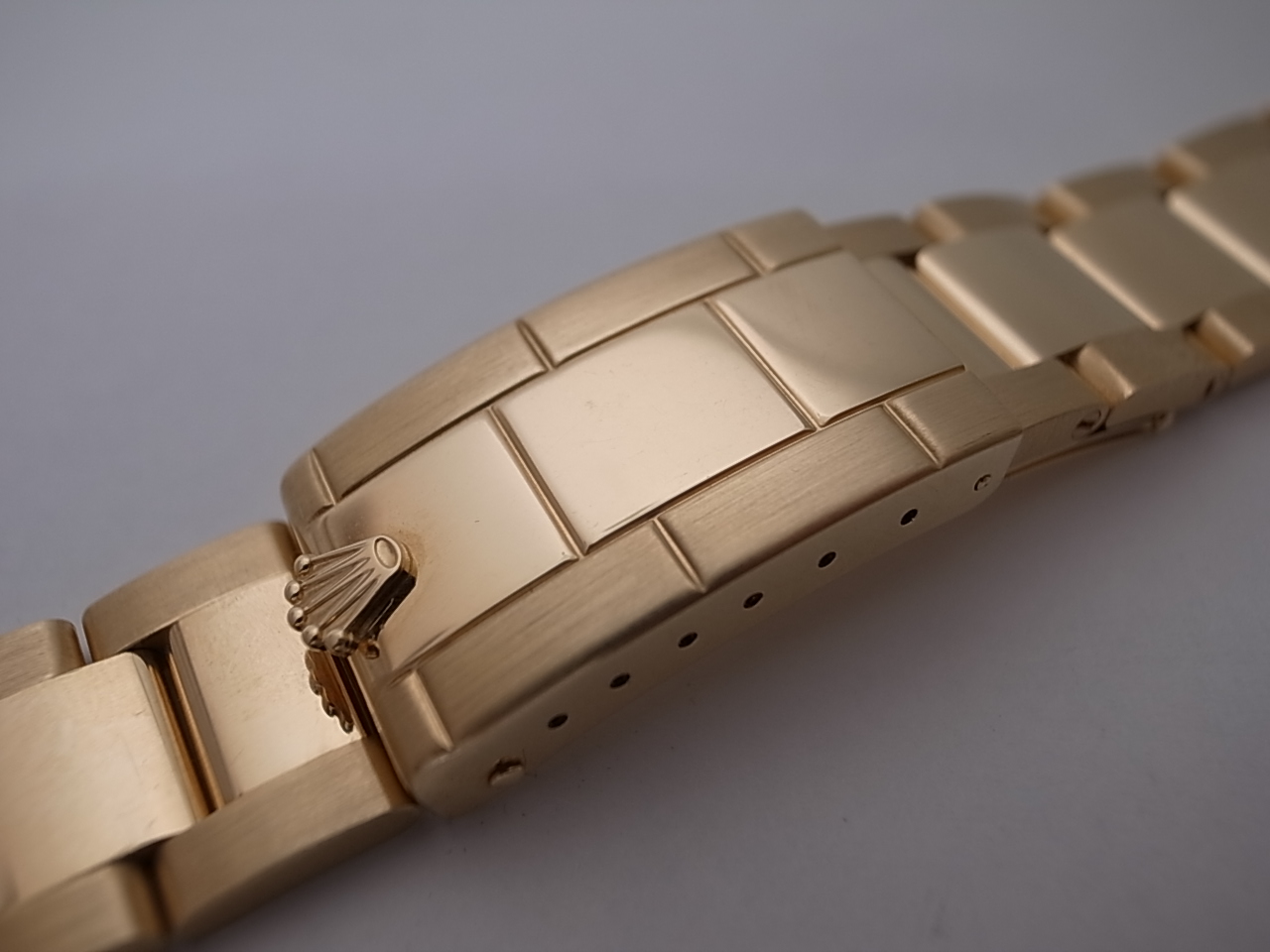 ボンブページ 圧倒的な存在感の金無垢デイトナ Ref.16528G | ロレックス専門店