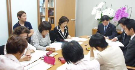 阿部彩さん招き「子どもの貧困」を学習-沖子ネット_f0150886_1532596.jpg