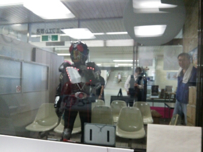 まさか仮面ライダーが応援に!_b0237229_20265983.jpg