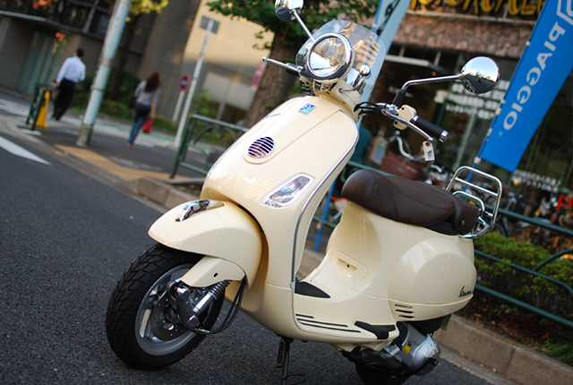 Vespa LXV125ie 限定20台　ついに入荷！_d0099181_1273544.jpg