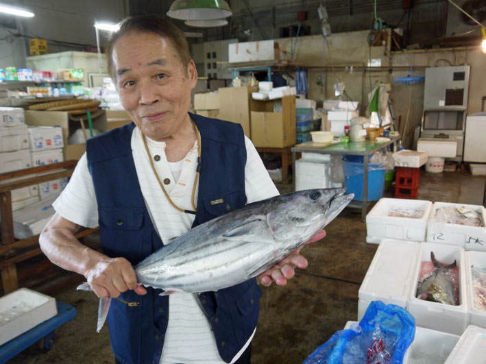 丸々太った石巻の鰹ゲット「池田水産」（荒井市場：横浜市）_c0014967_8113325.jpg