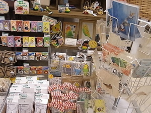 鳥展開催中です。東急ハンズ梅田「インコと鳥の雑貨店」_d0322493_151726.jpg