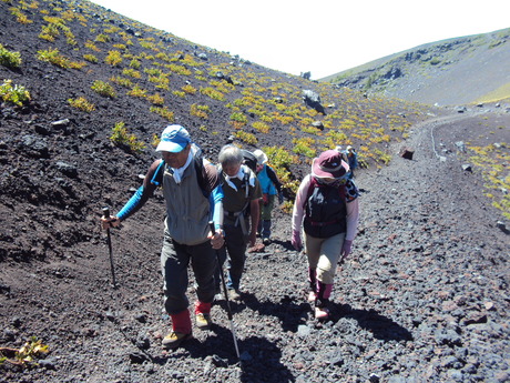 2013年8月31日　富士山宝永山噴火口めぐりを楽しむ_c0242406_9585424.jpg