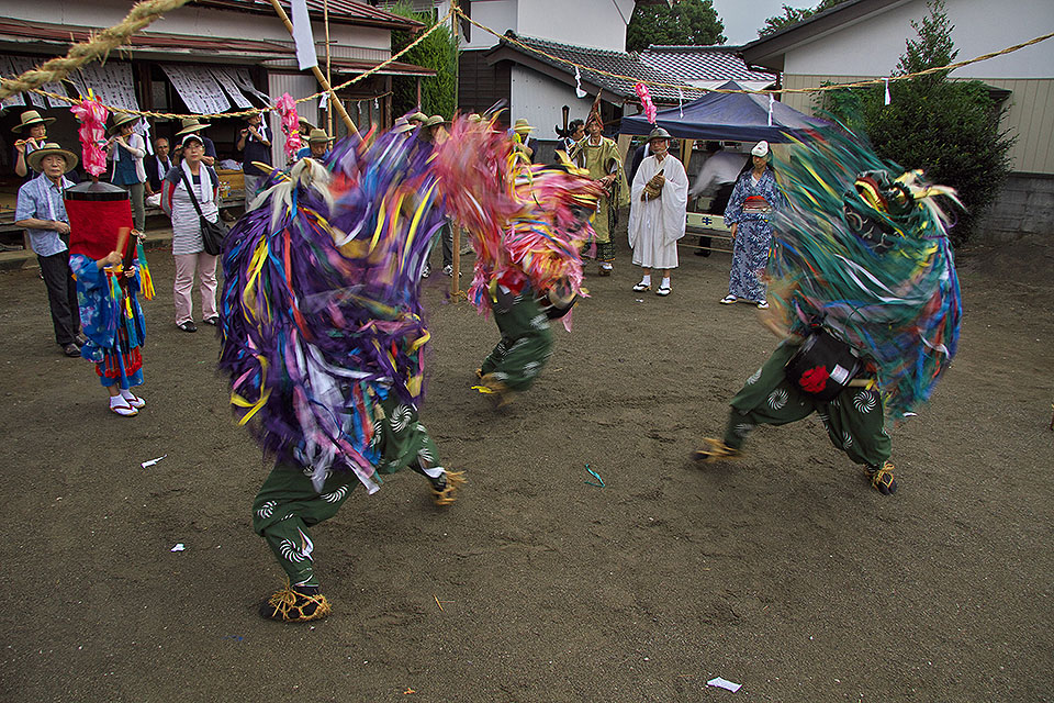 獅子舞（栗坪の諏訪神社）のつづき_b0010915_2383995.jpg