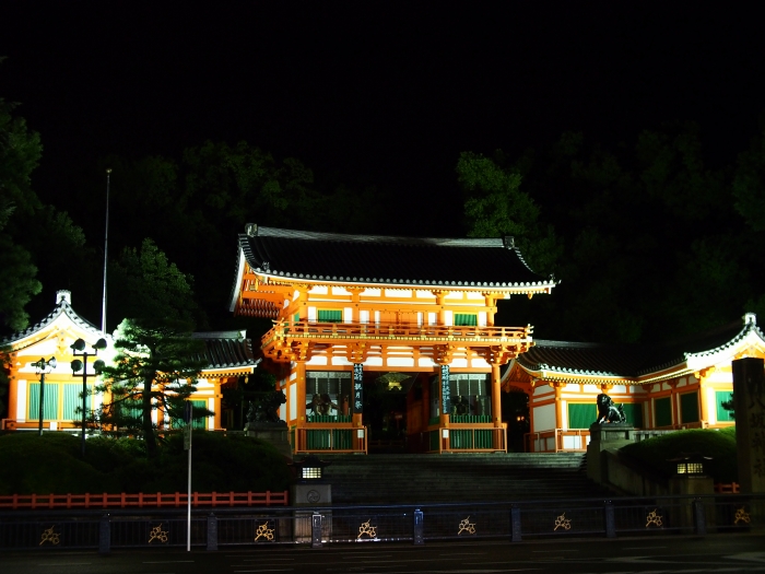 夜の八坂神社　Yasaka Jinja in Kyoto is safe. Kyoto night. _d0266327_16424382.jpg