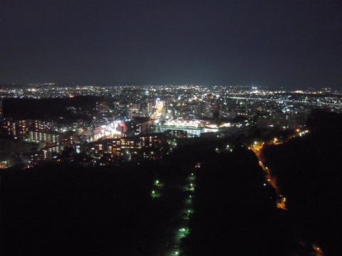 東山スカイタワーから夜景を見る_d0049152_162838.jpg