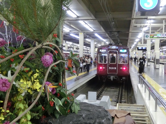 阪急電車小林一三翁の残した偉大な財産、復興事業・地域活性手法を小林一三翁に学べ、頑張れ橋下徹代表_d0181492_5522252.jpg