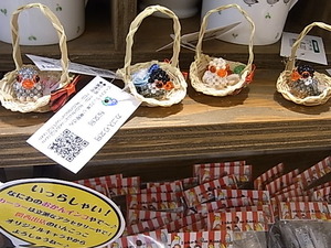 インコと鳥の雑貨展25日の様子と作品・在庫紹介_d0322493_17151185.jpg