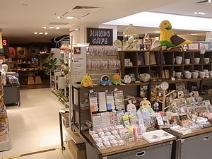 インコと鳥の雑貨展hatoyaさん作品登場です。週末は。。_d0322493_18151281.jpg