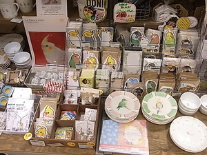 インコと鳥の雑貨展hatoyaさん作品登場です。週末は。。_d0322493_18153778.jpg
