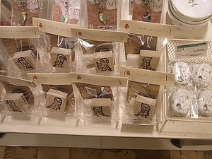 インコと鳥の雑貨展hatoyaさん作品登場です。週末は。。_d0322493_18153996.jpg